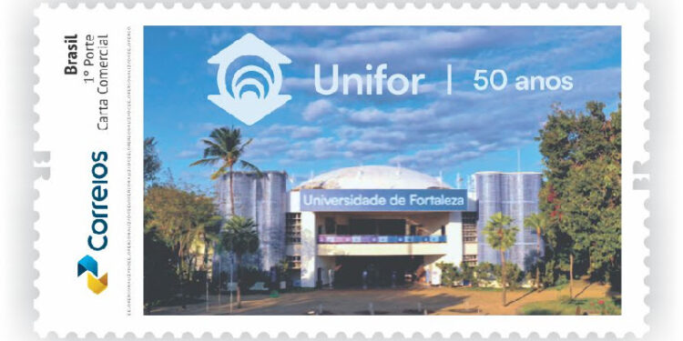 Selo e carimbo dos Correios celebram os 50 anos da Universidade de Fortaleza