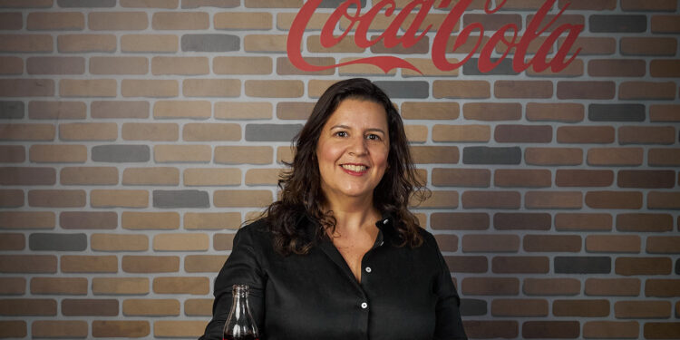 Solar Coca-Cola apresenta cearense Renata Melo como nova diretora regional