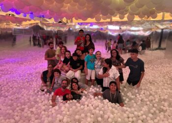 Iguatemi Bosque recebe crianças da Associação Fortaleza Azul para sessão no Balloon Experience