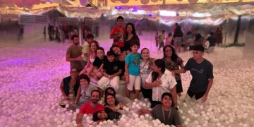 Iguatemi Bosque recebe crianças da Associação Fortaleza Azul para sessão no Balloon Experience
