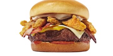 100% Bold: Outback apresenta hambúrgueres inéditos feitos de 100% picanha e 100% de sua clássica costela, além de uma versão do brownie com NUTELLA®️