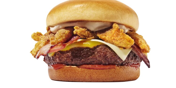 100% Bold: Outback apresenta hambúrgueres inéditos feitos de 100% picanha e 100% de sua clássica costela, além de uma versão do brownie com NUTELLA®️