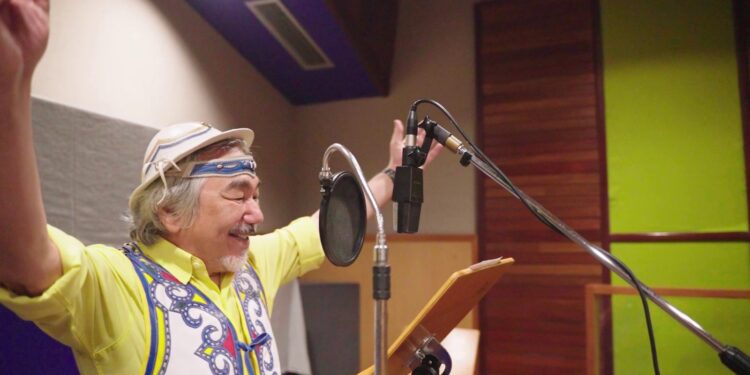 Cajuína São Geraldo apresenta jingle com Santanna, O Cantador