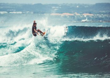 Campeonato “Surf na Laje” terá aulas exclusivas e gratuitas da BodyTech, neste sábado (30)