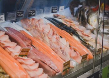 PEIXES FRESCOS, BACALHAU DESSALGADO E FRUTOS DO MAR SÃO APOSTAS DOS SUPERMERCADOS PARA A PÁSCOA