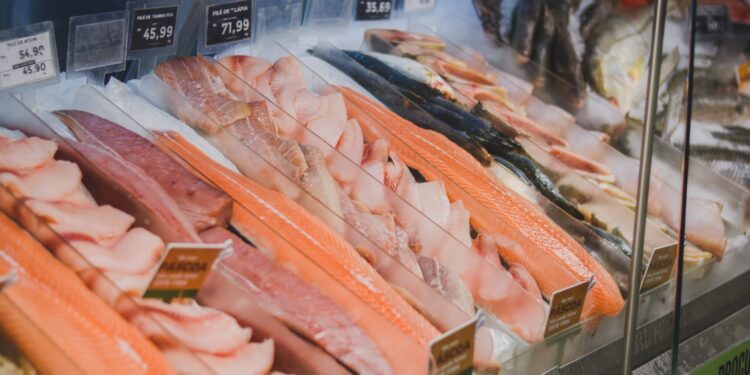PEIXES FRESCOS, BACALHAU DESSALGADO E FRUTOS DO MAR SÃO APOSTAS DOS SUPERMERCADOS PARA A PÁSCOA