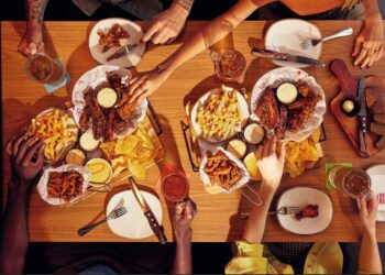 Mais tempo para curtir o rodízio do Outback? Marca amplia horário de sua icônica oferta durante a semana!