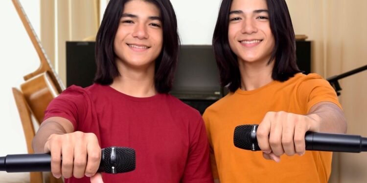 Marcos e Vinicius estreiam com o CD “Forró no 220”