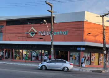 Bazar oferece desconto de até 80% em itens de moda