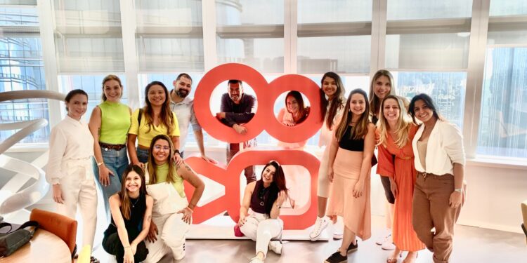 Pronto! Agência reúne clientes em visita à sede da Kwai Brasil