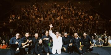 Com show esgotado, Marcos Lessa emociona público com apresentação inédita em homenagem à Elis Regina