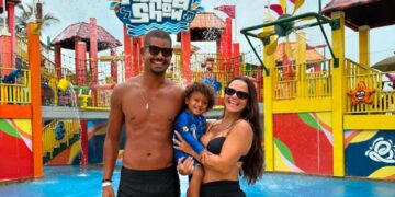 Vivi Araújo aproveita momentos de diversão no Beach Park 