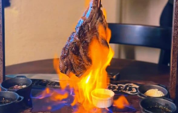 Restaurante Zé Mathyas inova ao apresentar prato Tomahawk e Prime Rib Angus flambados na mesa com conhaque artesanal