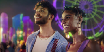 Com história de romance em festivais, Natura Humor lança novas fragrâncias em campanha para o Dia dos Namorados