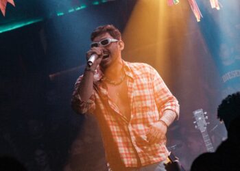 Casa lotada e sucesso: primeira terça de Diego Facó no Austin esgota ingressos