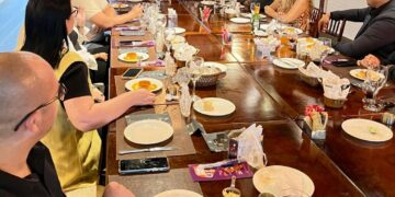 Sócia-diretora do Grupo Atitude Serviços, Laís Soares reúne síndicos profissionais para almoço de networking na Forneria Coriolano