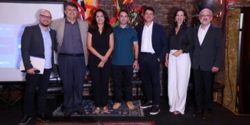 Unifor promove integração entre líderes empresariais e alunos do curso de Negócios em bar de Fortaleza