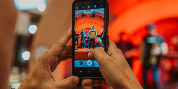 Vila Pratim no Shopping Parangaba encerra mês junino com música, dança e teatro infantil