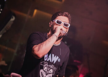 Casa cheia e fila gigantesca: Diego Facó lota Austin em mais uma terça de sucesso