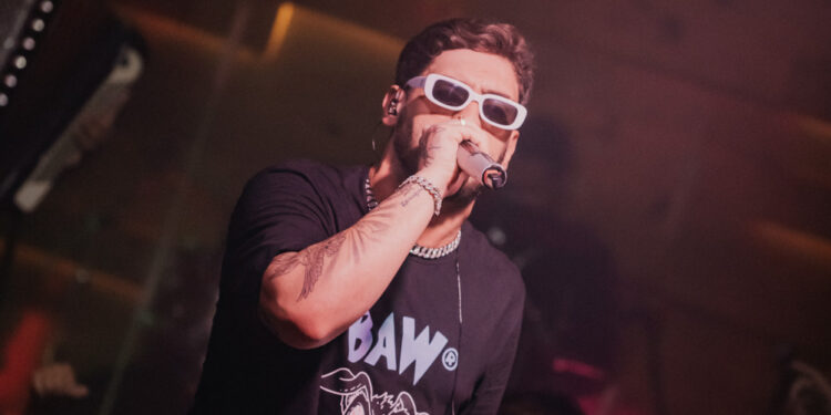 Casa cheia e fila gigantesca: Diego Facó lota Austin em mais uma terça de sucesso