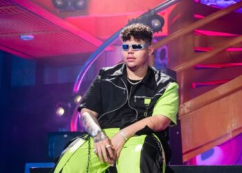 Rogerinho celebra mudança de nome nas plataformas digitais