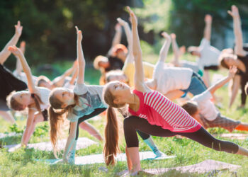 Evento reúne yoga, meditação e arte no campus da Unifor