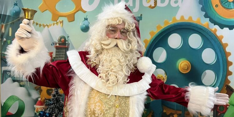 Shopping Giga Mall abre a temporada natalina com a chegada do Papai Noel