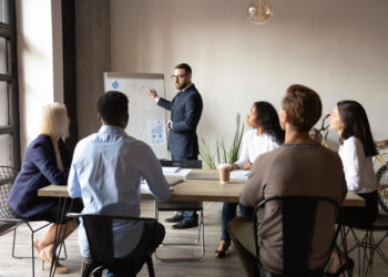 Capacitação de equipes de vendas é essencial para evitar redução nos lucros, aponta ADVB Ceará