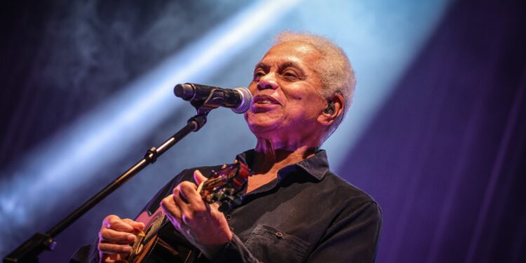 Iguatemi Hall anuncia show de Paulinho da Viola em abril; Ingressos começam a ser vendidos na quarta (19)