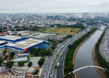 ASSAÍ AVANÇA EM EFICIÊNCIA, REDUZ DÍVIDA E SUPERA R$ 80 BI EM FATURAMENTO EM 2024