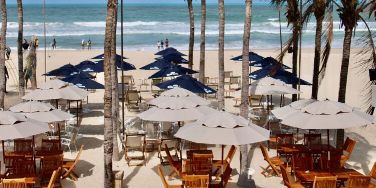 Novo beach club da Praia do Futuro está com vagas abertas para diversos cargos