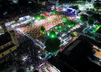 Carnaval de Paracuru 2025 encerra com recorde de público e impacto econômico de R$ 30 milhões