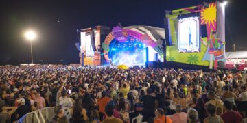 Na Batida dos 300: Joelma e multidão sob chuva encerram o maior Pré-Carnaval da história de Fortaleza