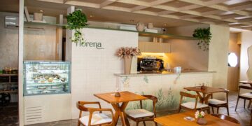 Florena Café & Brunch celebra primeiro ano com Sunset, DJ e degustação de espumantes para o público nesta sexta (6)