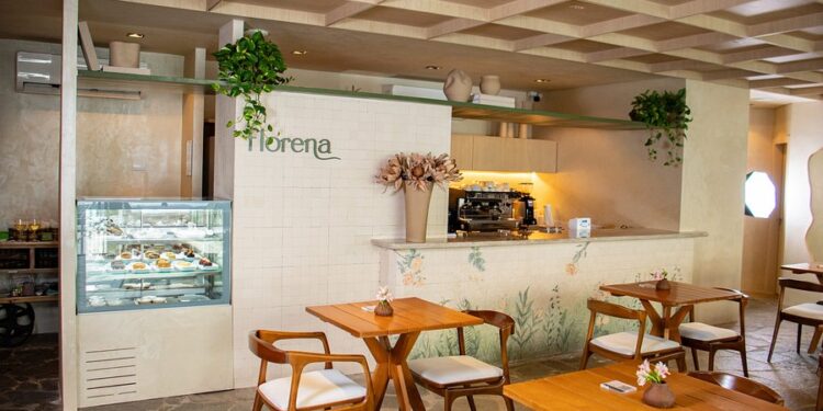 Florena Café & Brunch celebra primeiro ano com Sunset, DJ e degustação de espumantes para o público nesta sexta (6)