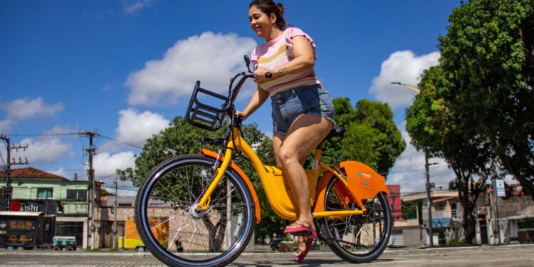Fortaleza sobre duas rodas: roteiro turístico integra mobilidade e lazer com o Bicicletar